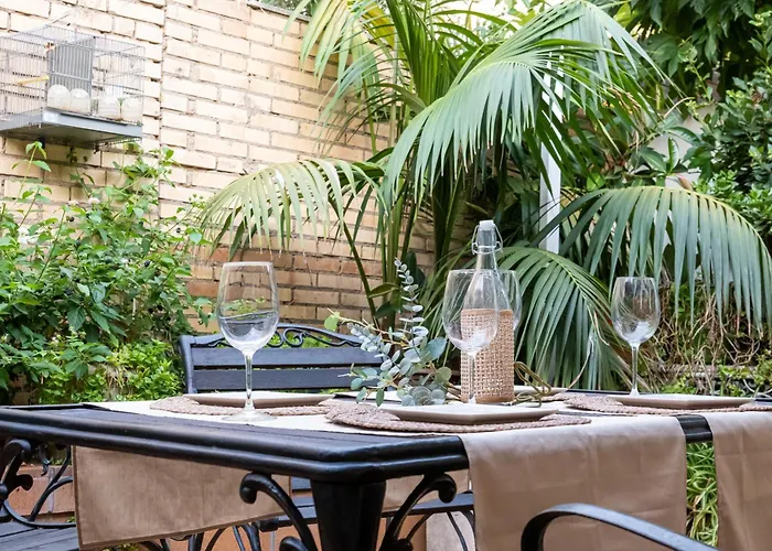 "Charm & Cozy 4Br - 3Ba With Pool & Barbecue"